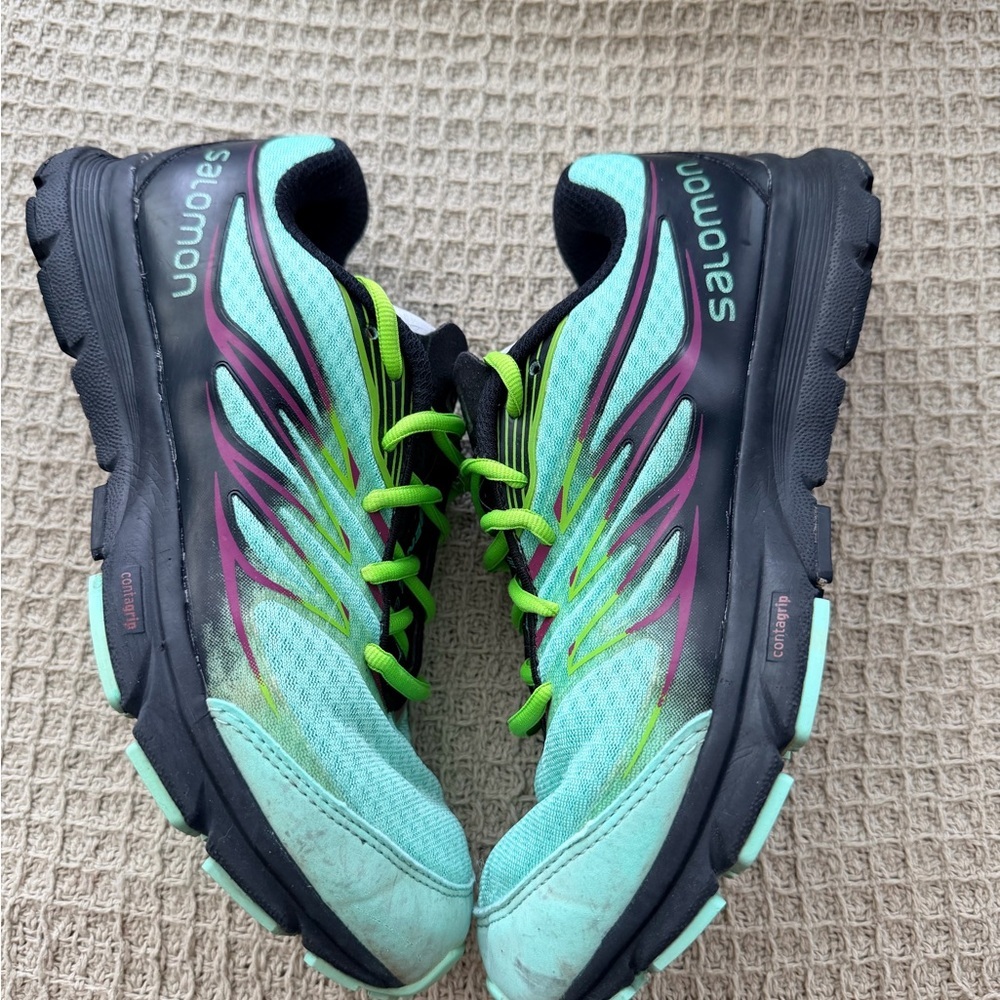 Salomon Women’s Mint Green and Black Trail Running Shoes with Lime Laces